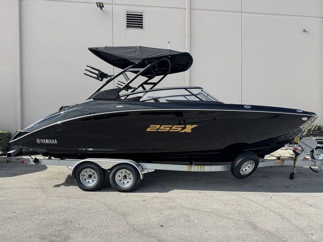 2026 Yamaha Boats 255XD