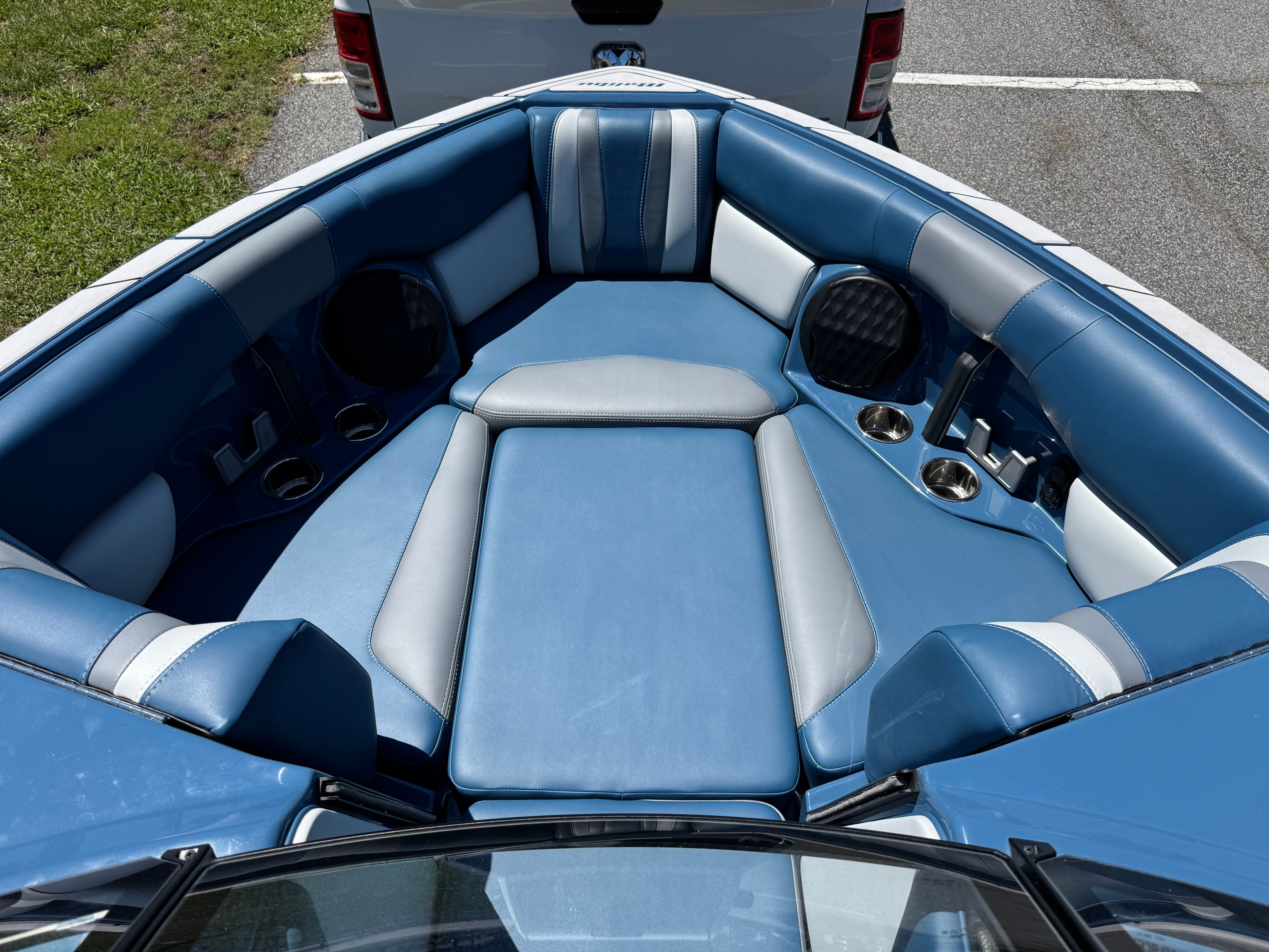 2025 MALIBU 22 LSV - Image 7