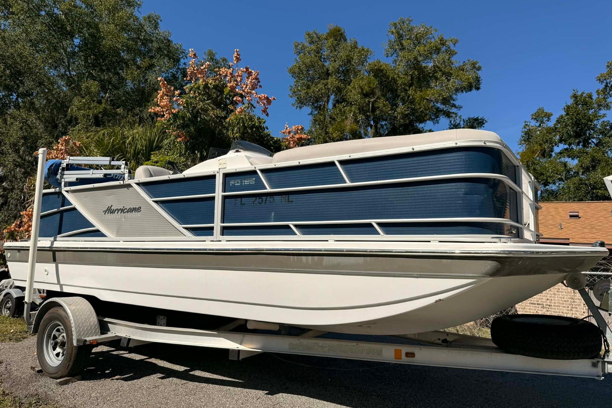 2017 Hurricane FunDeck 196 OB