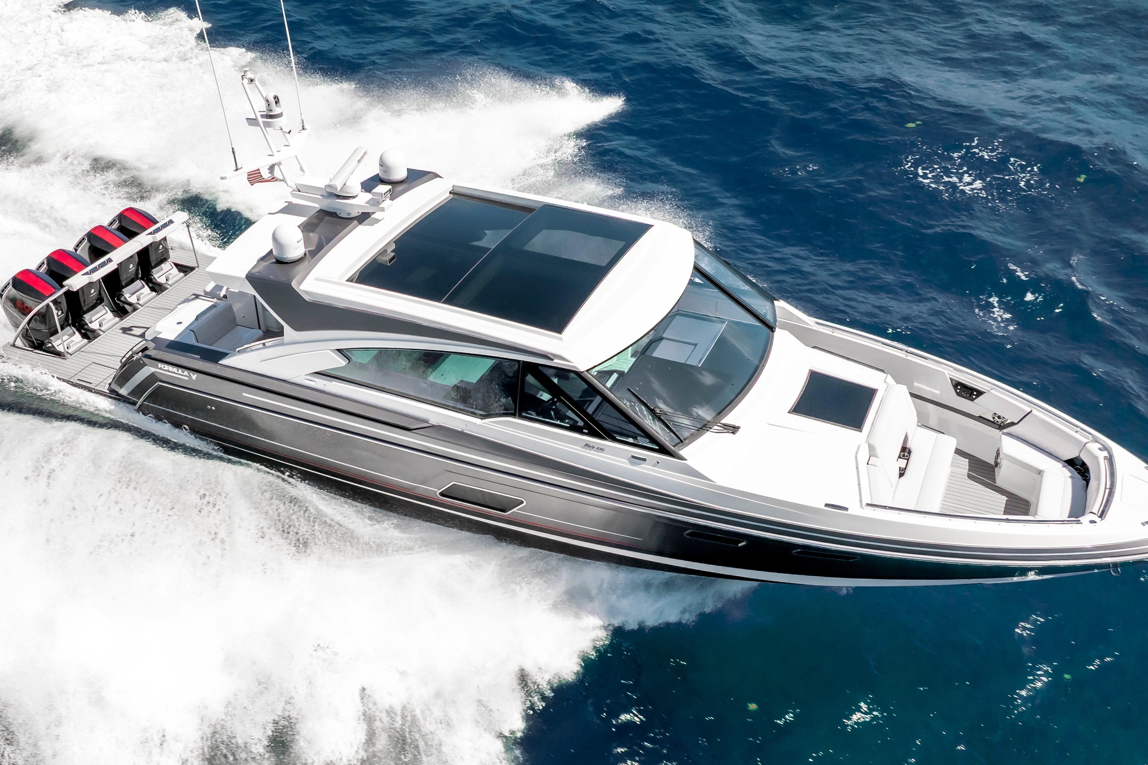 2022 Formula 500 Super Sport Crossover cruising on open water, showcasing sleek design and powerful engines.