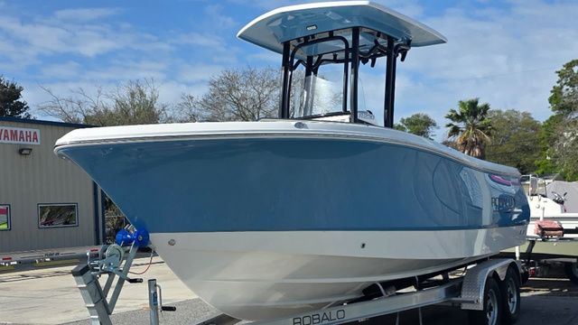 2026 Robalo R230 Center Console - 2