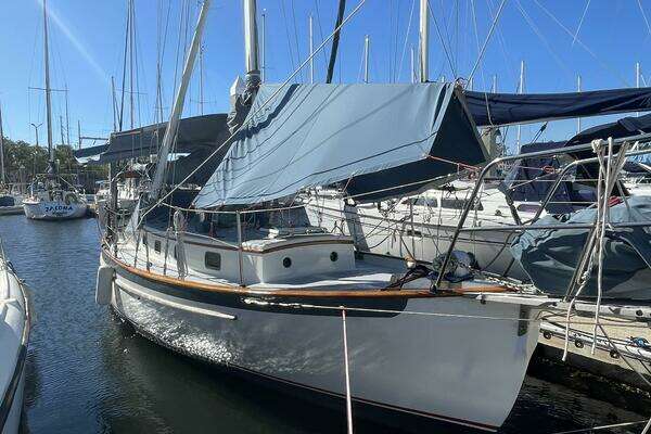 1982 Cape George 31