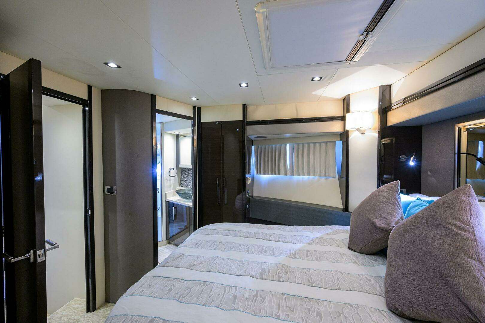 2016 Marquis 660 Sport Yacht - Image 15