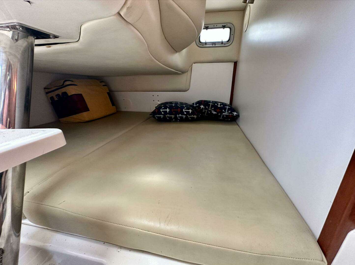 2005 Boston Whaler 305 Conquest - Image 10