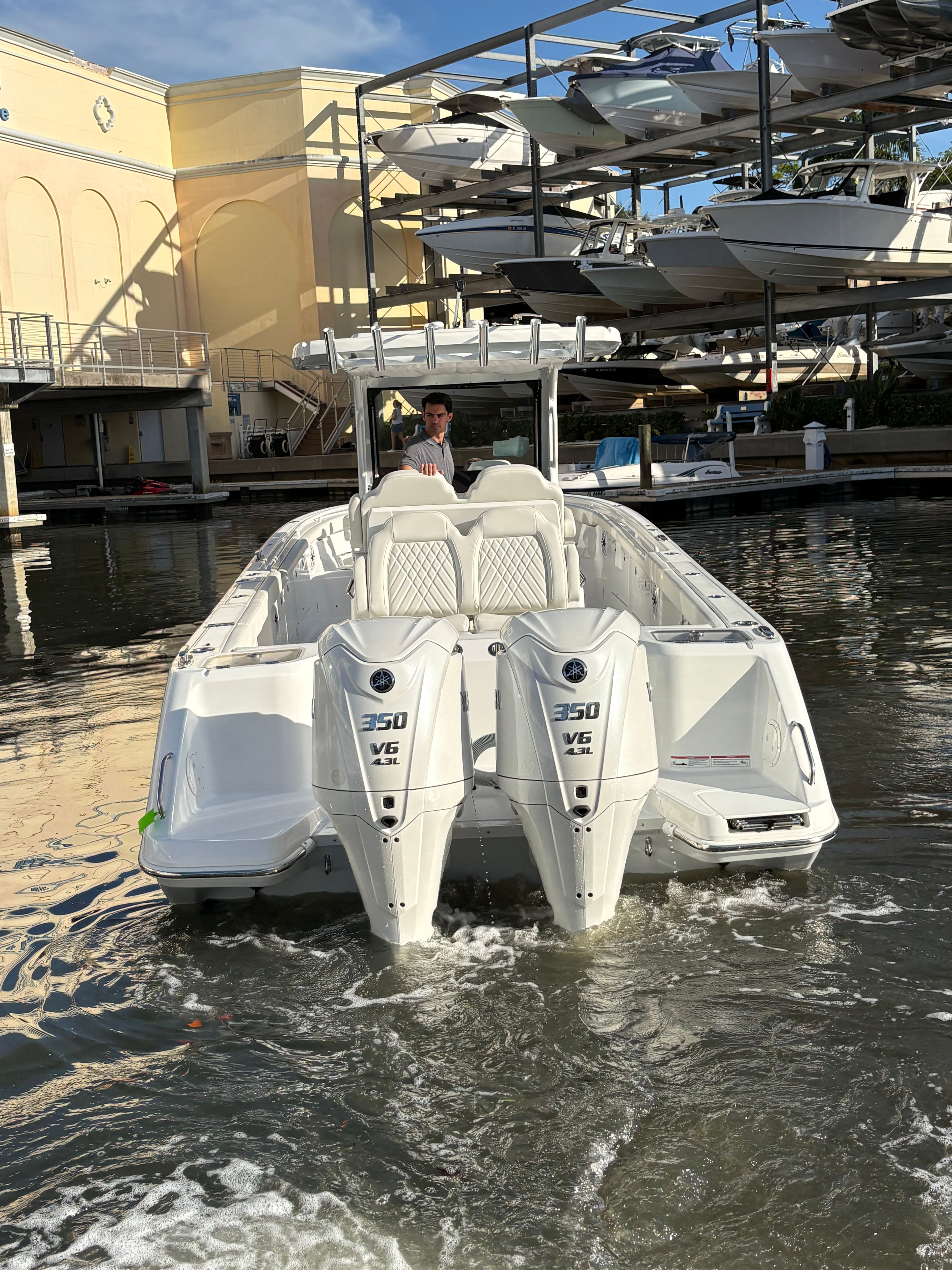 2025 EVERGLADES 315 CC - Image 26