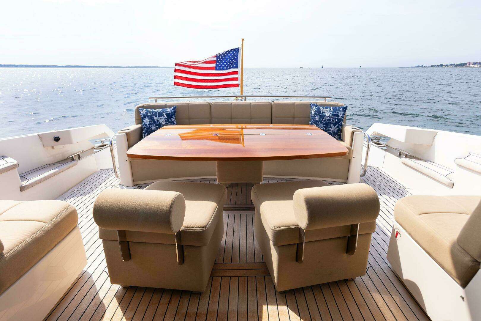 2014 Tiara Yachts 5000 Express - Image 8
