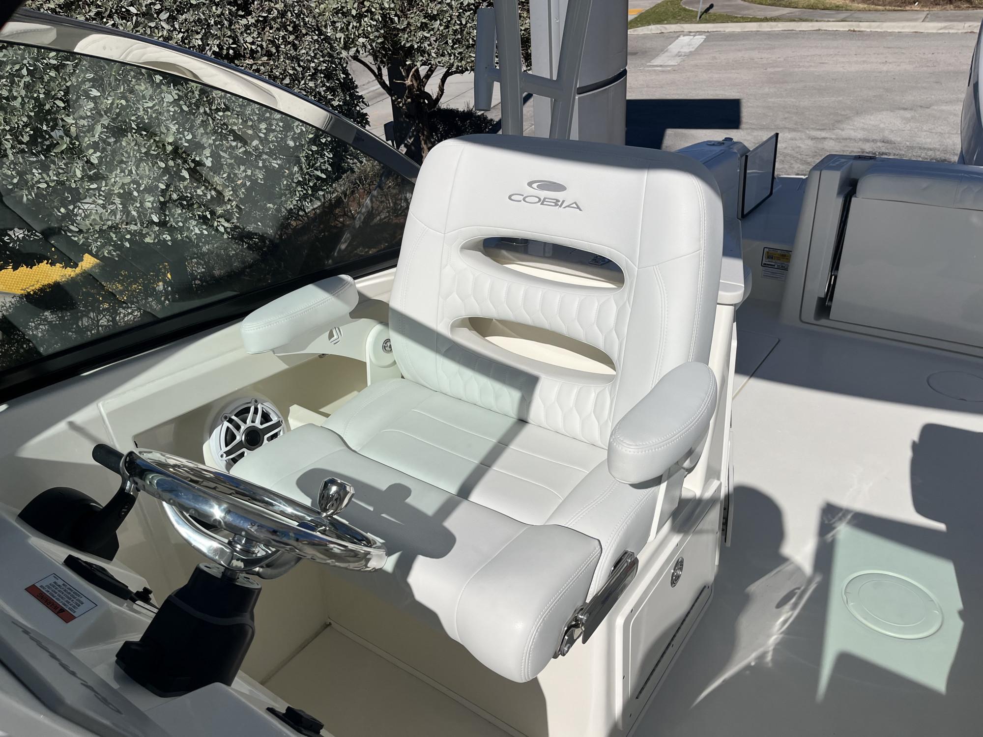 2025 Cobia 240 Dual Console - 28