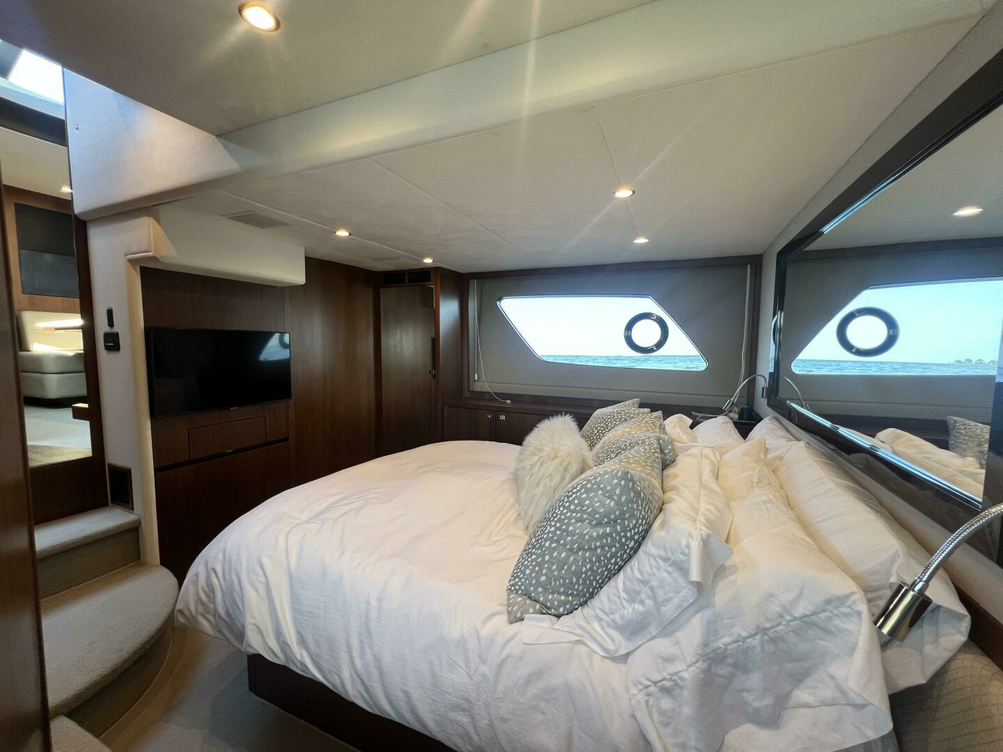 2015 Princess V52 - Image 24