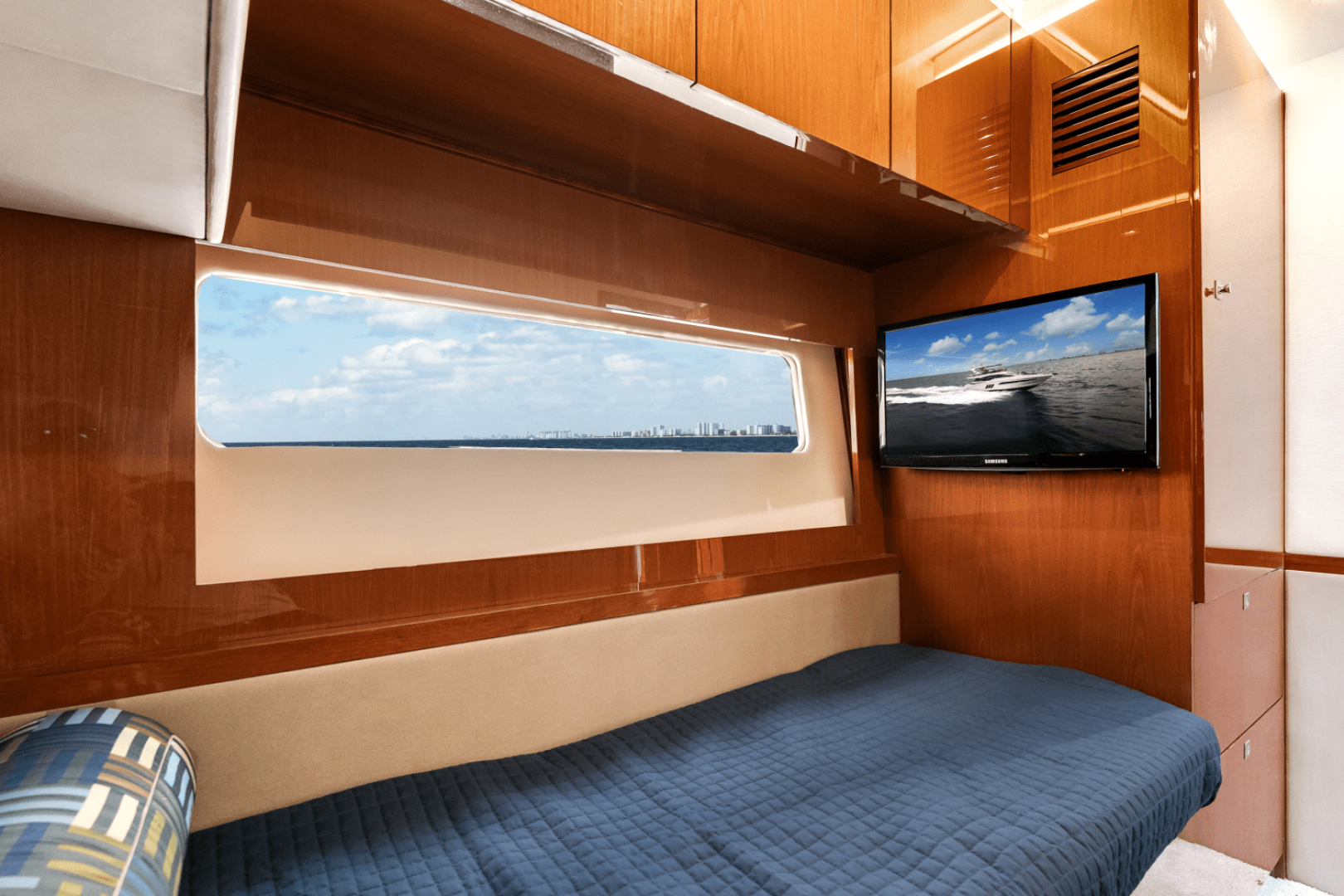 2017 Sea Ray 510 FLYBRIDGE - Image 16