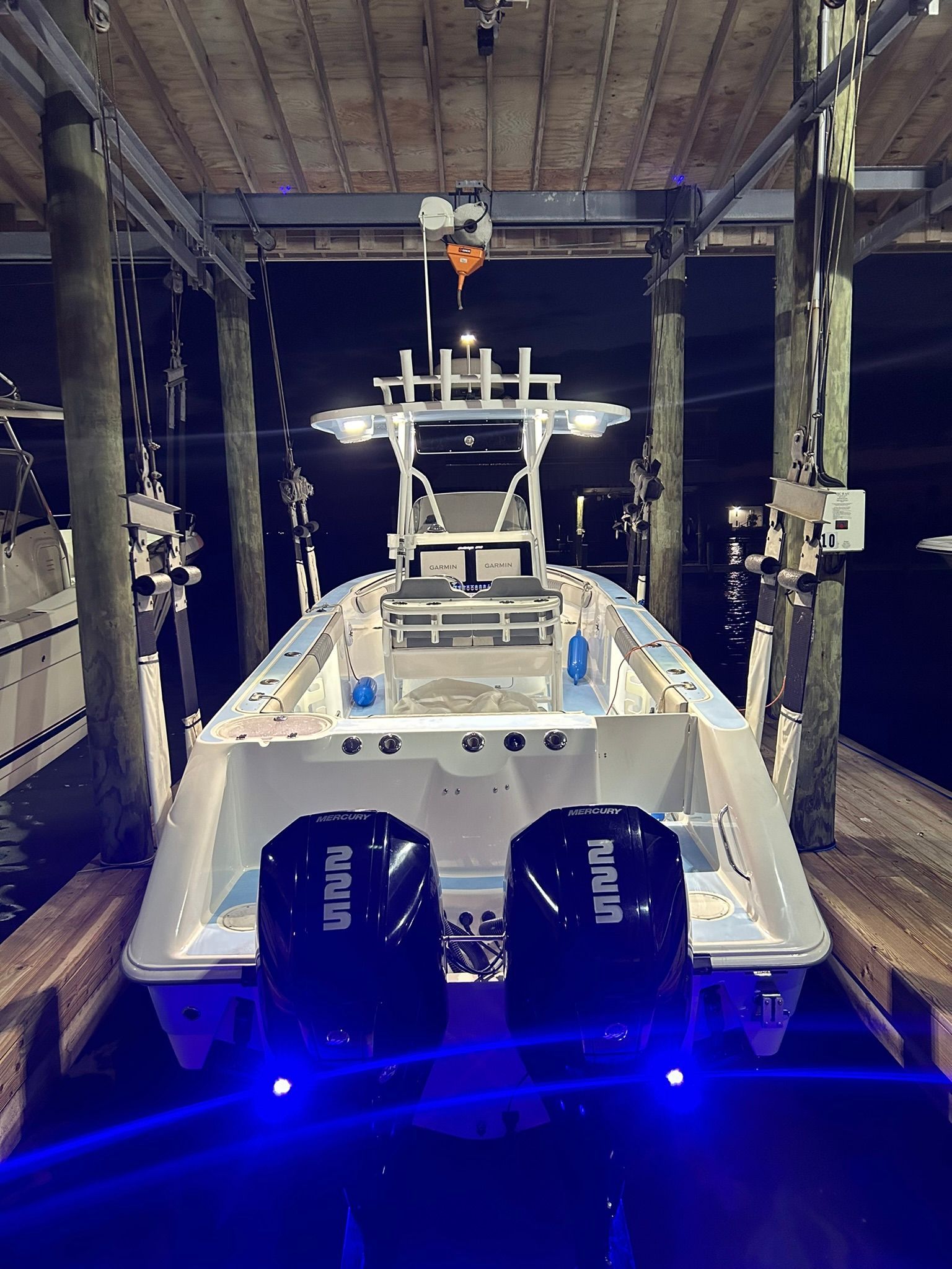 2003 Boston Whaler 270 Outrage