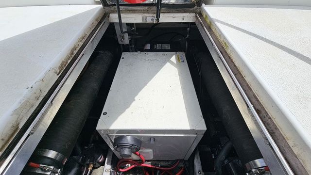 1999 Carver 350 Mariner - 29
