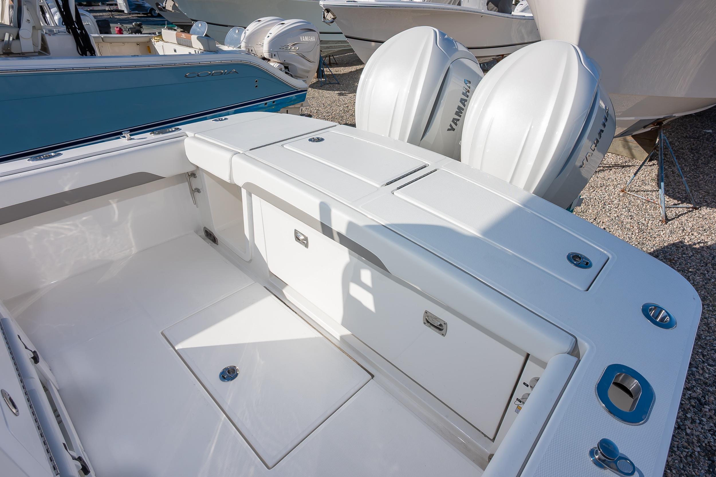 2026 Regulator 28 boat with Yamaha engines, featuring spacious deck and storage compartments.