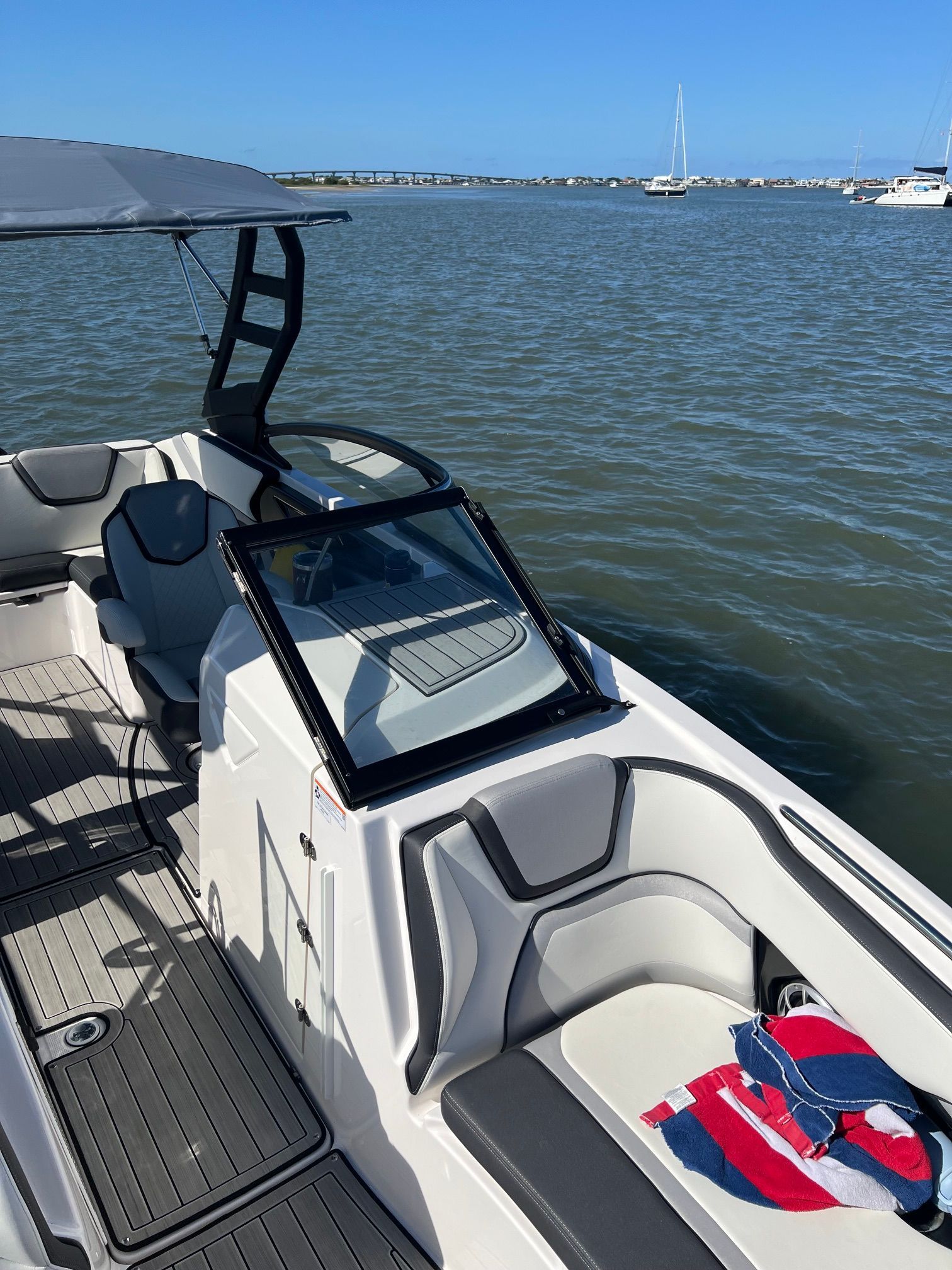 2023 Yamaha Boats 252S - 94