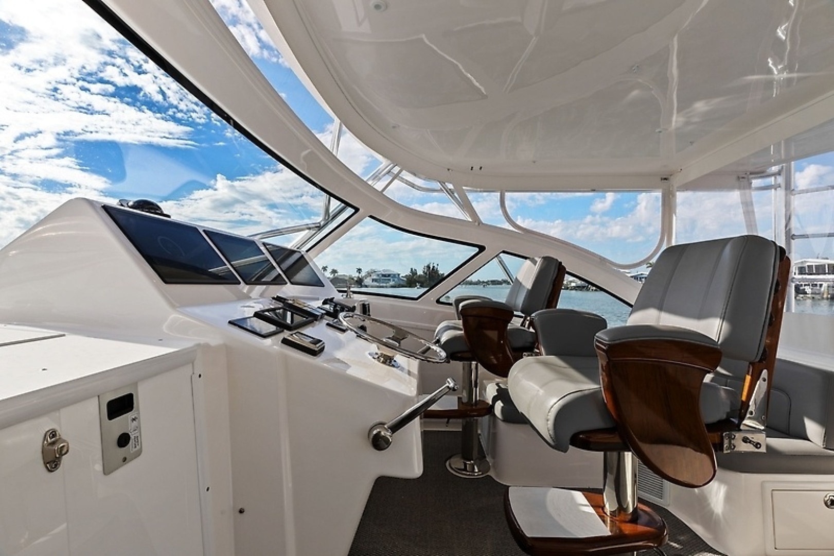 2024 Albemarle 41 Express - Image 22