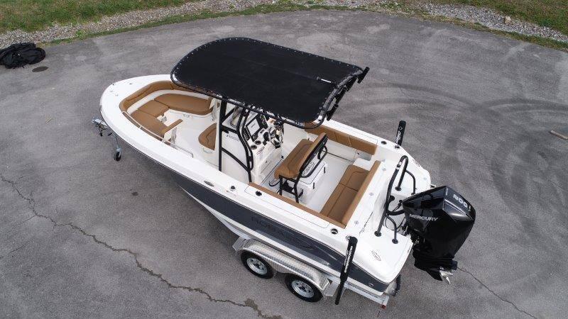 2025 Robalo R202 Explorer - 11
