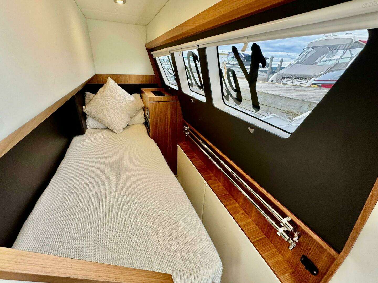 2016 Absolute 45 Sport Yacht - Image 89
