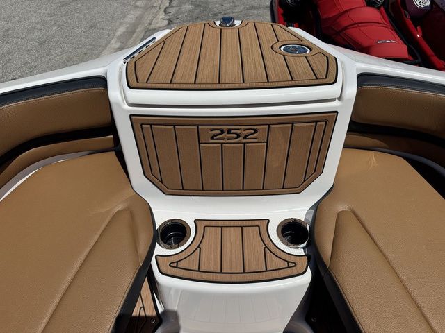 2026 Yamaha Boats 252SD - 11