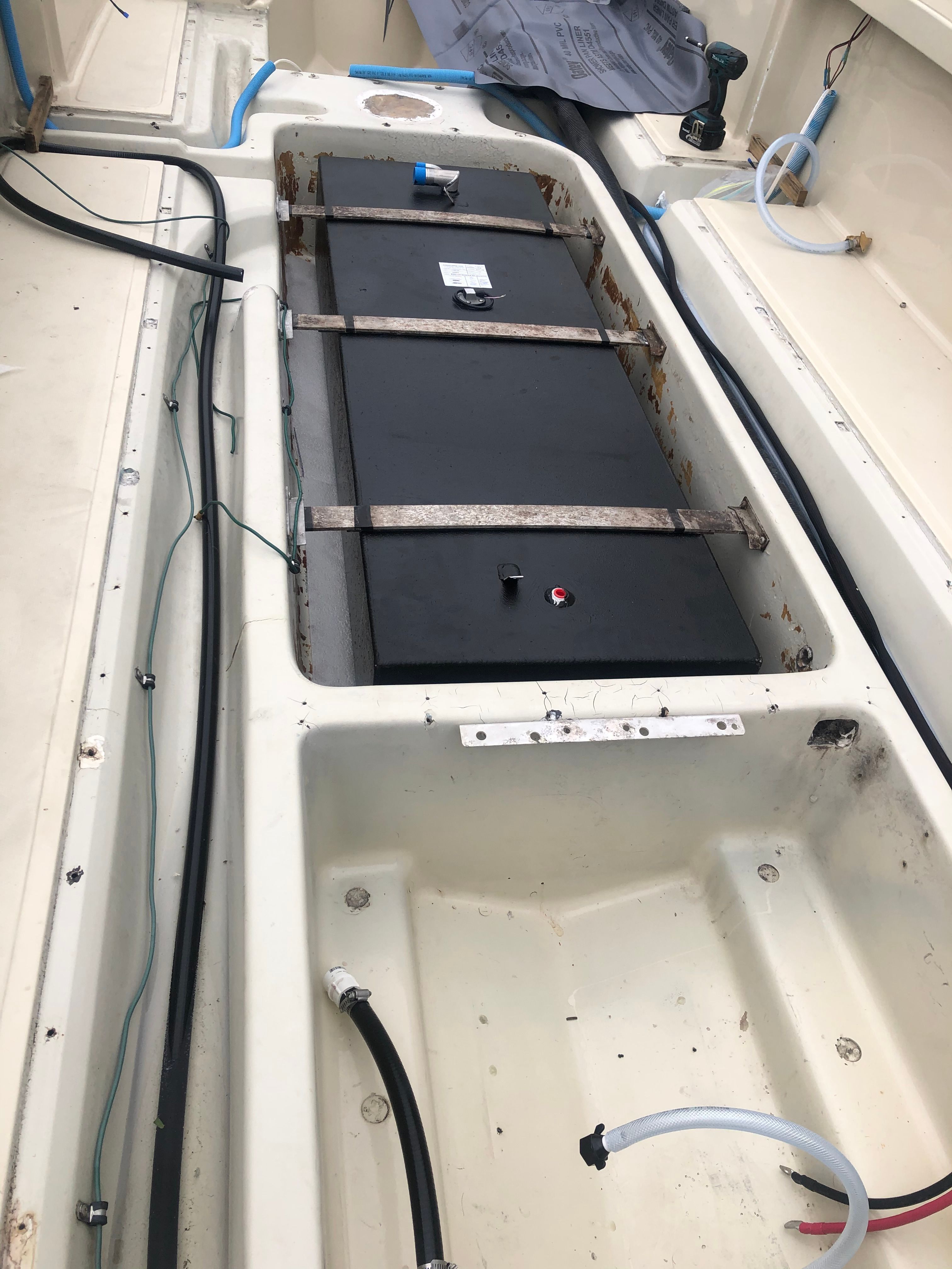 1985 Boston Whaler Outrage - 6