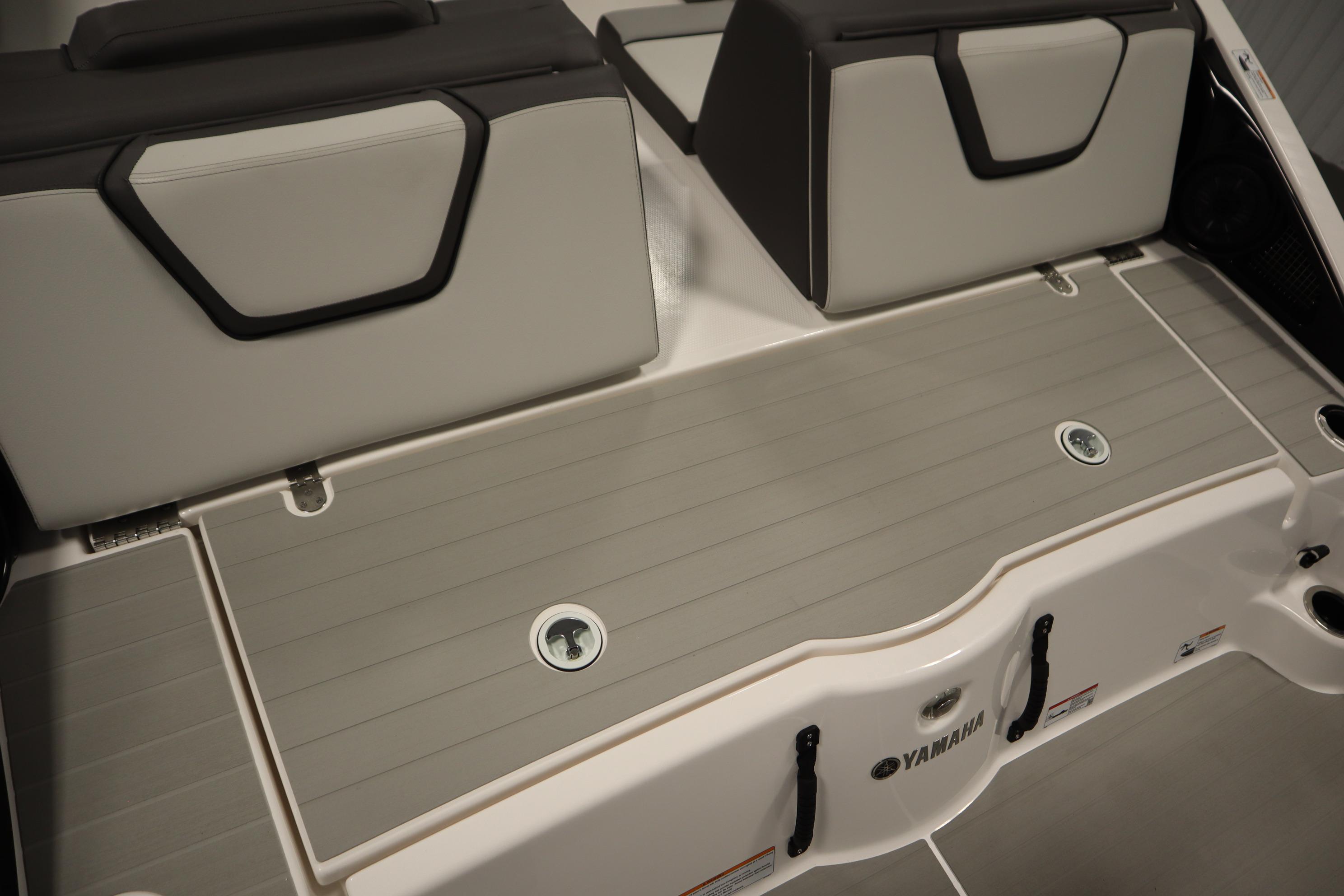 2026 Yamaha Boats AR250 swim platform with cushioned seating and storage compartments.