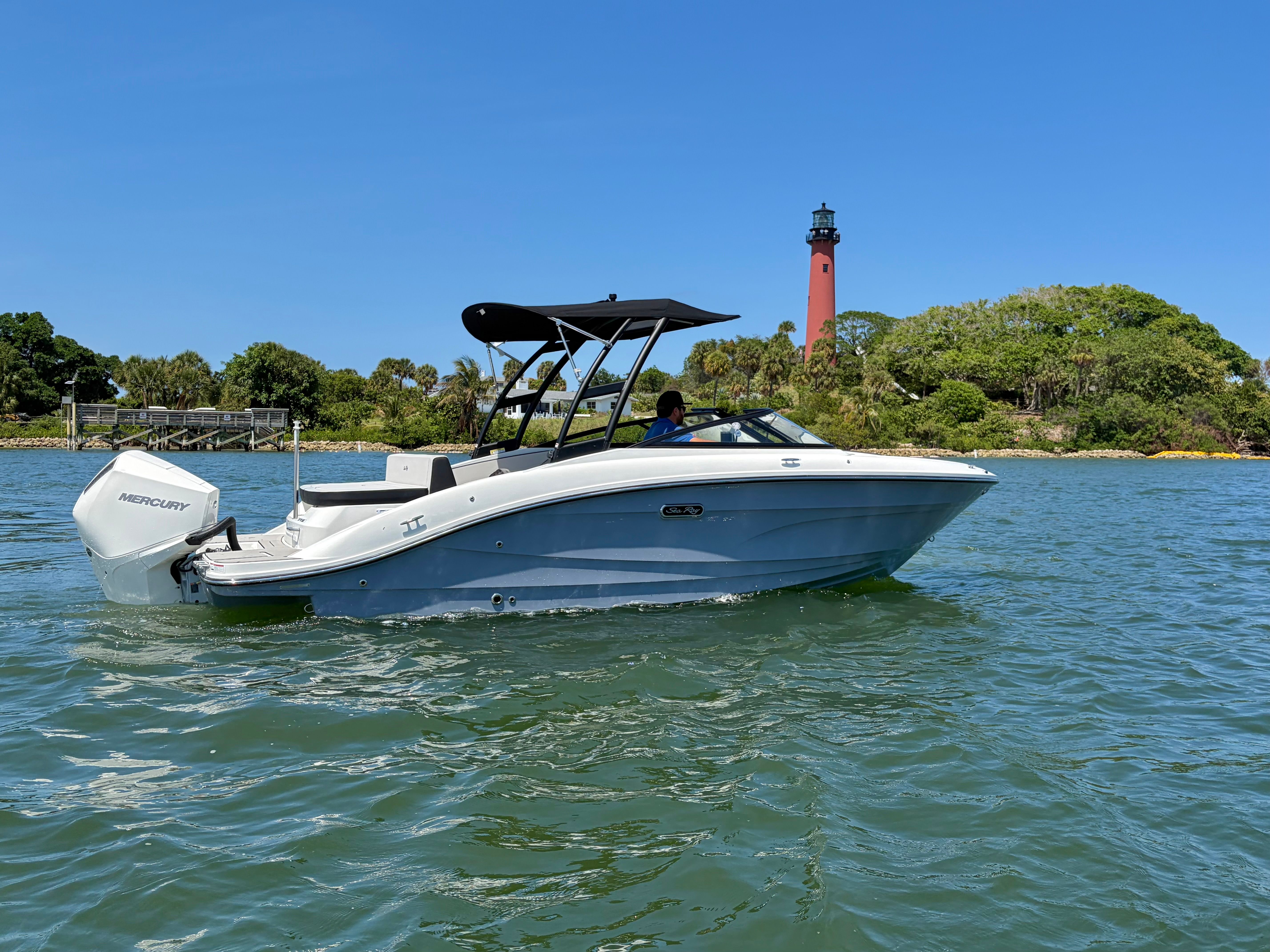 2026 Sea Ray SPX 210 Outboard