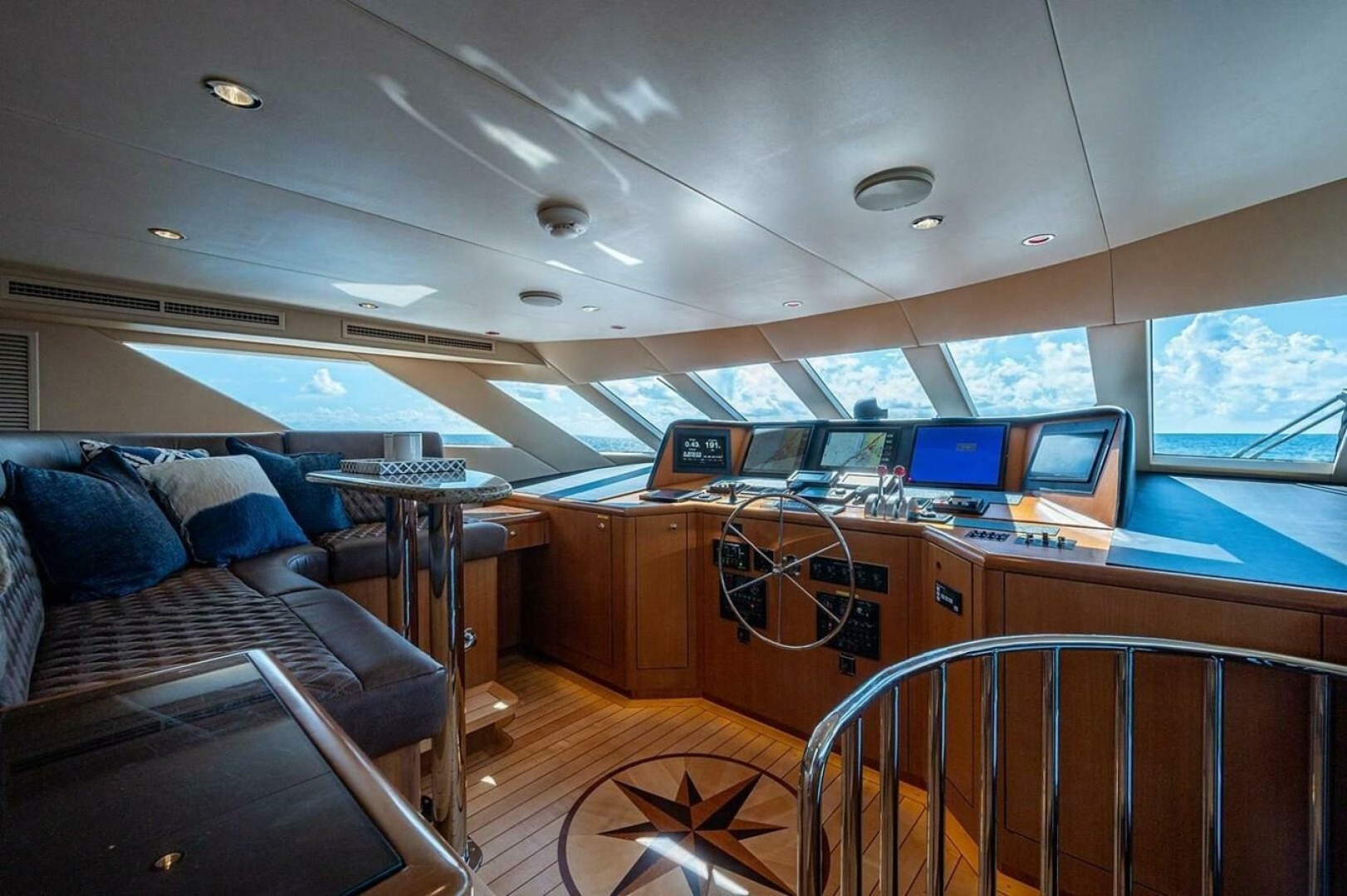 2003 Hatteras 100 Raised Pilothouse - Image 15