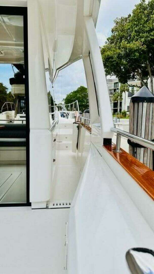 2022 Greenline 48 Diesel Flybridge with Hardtop - Image 31