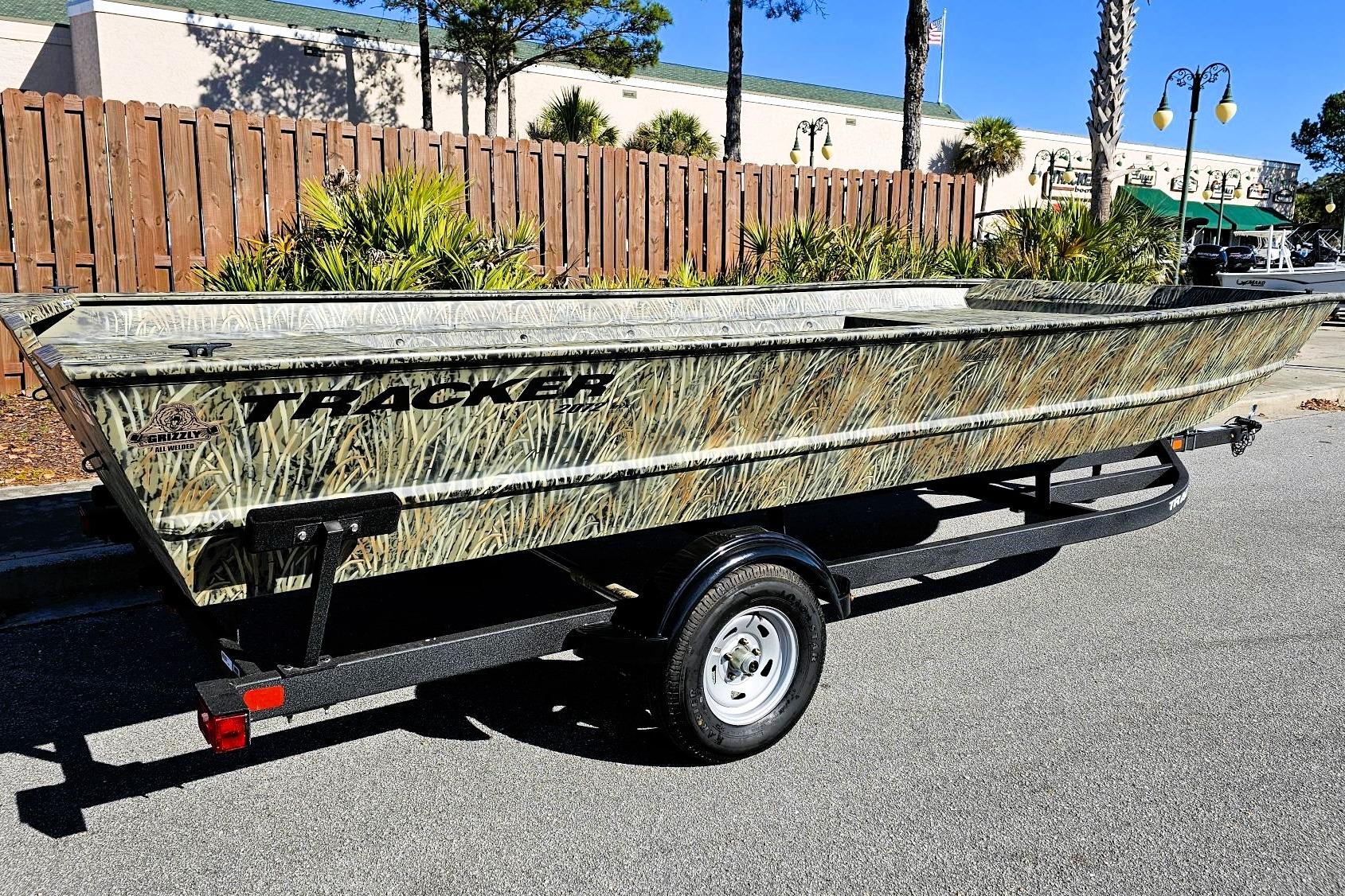 2026 Tracker Grizzly 2072 Utility