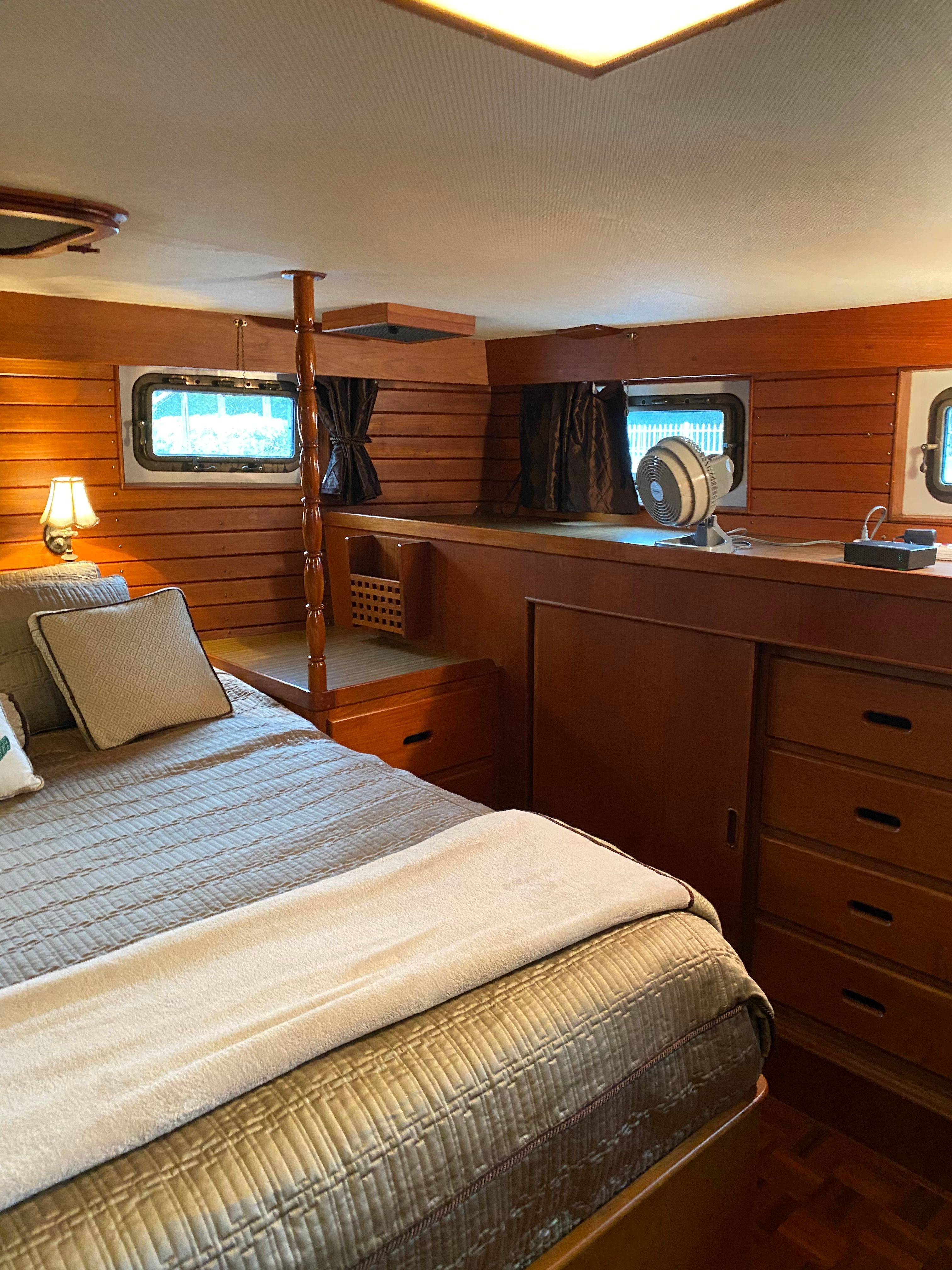1983 Island Gypsy 44 Flush Deck - 58