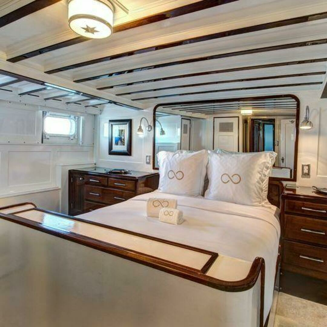 1947 Trumpy Raised Pilot House - Image 20