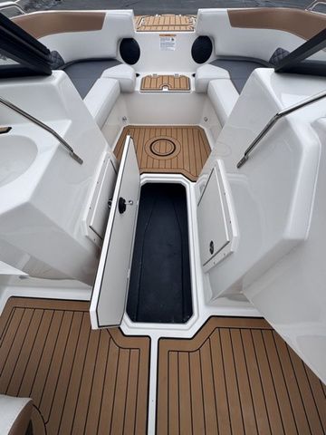 2026 Starcraft SVX 210 DC OB w/200hp and Trailer - 24