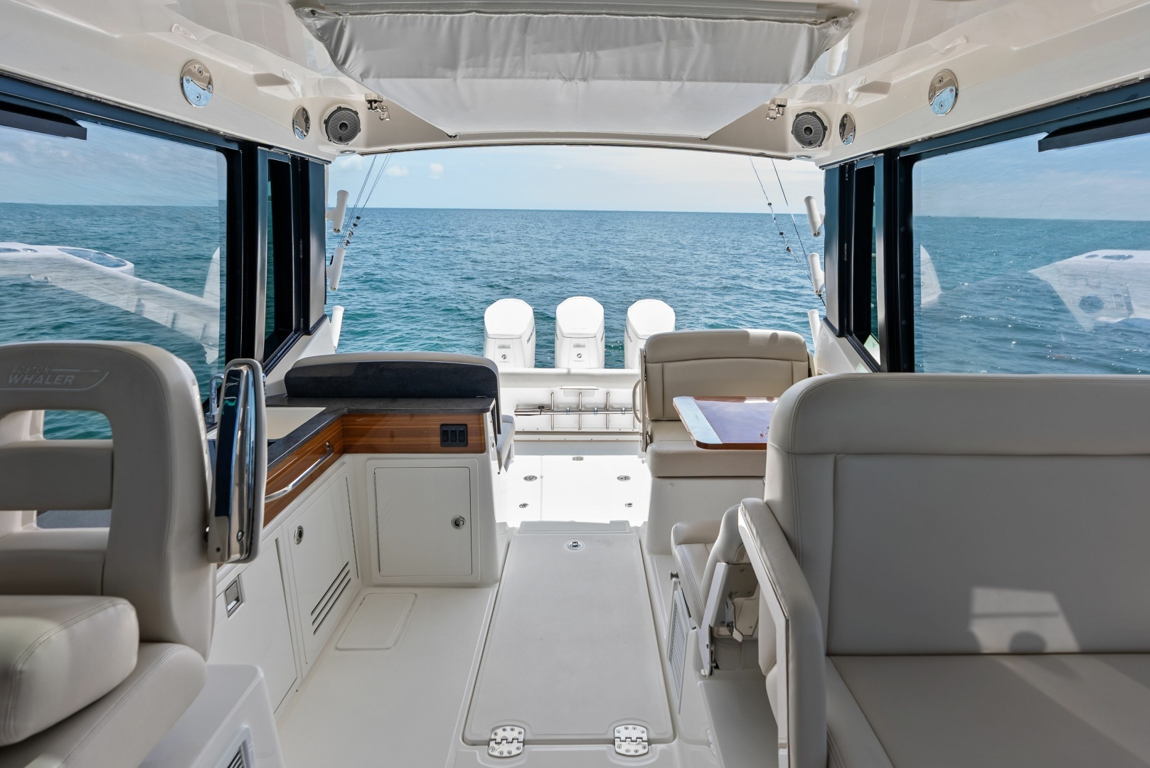 2023 Boston Whaler 405 Conquest - Image 20