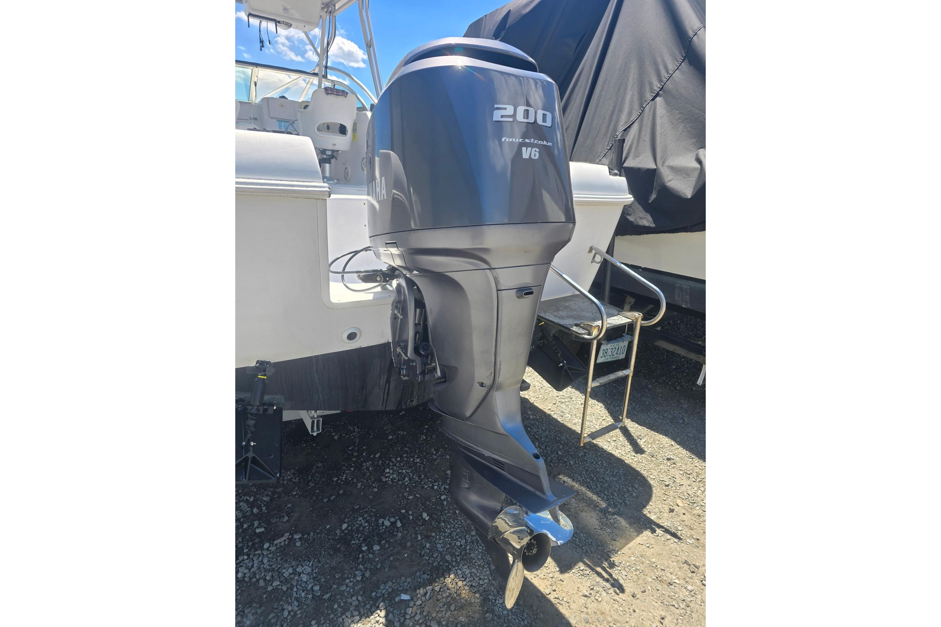 2003 Pro-Line 22 Walkaround boat with Yamaha 200 horsepower V6 outboard engine.