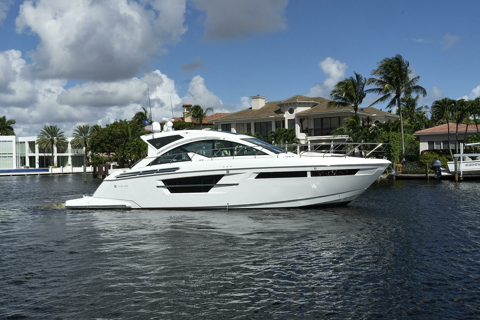 2019 Cruisers Yachts 54 Cantius - Image 3