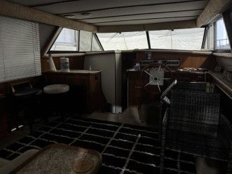 1986 Carver 42' Cockpit MY - 13