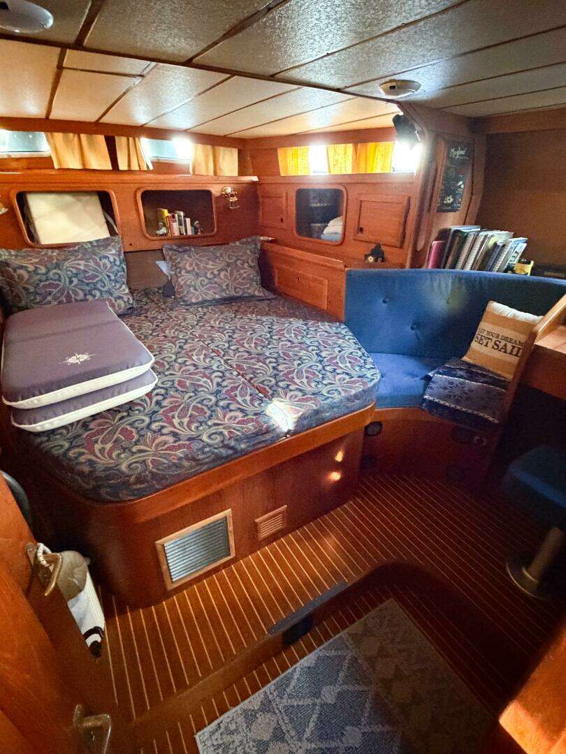 1986 Nauticat 40 Cutter Ketch Pilothouse - Image 45