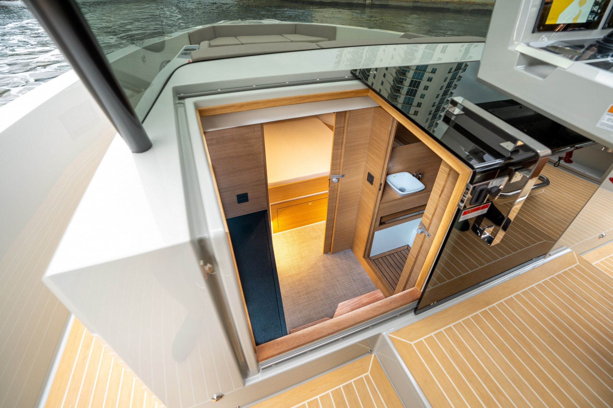 2025 De Antonio Yachts D42 Open - 33