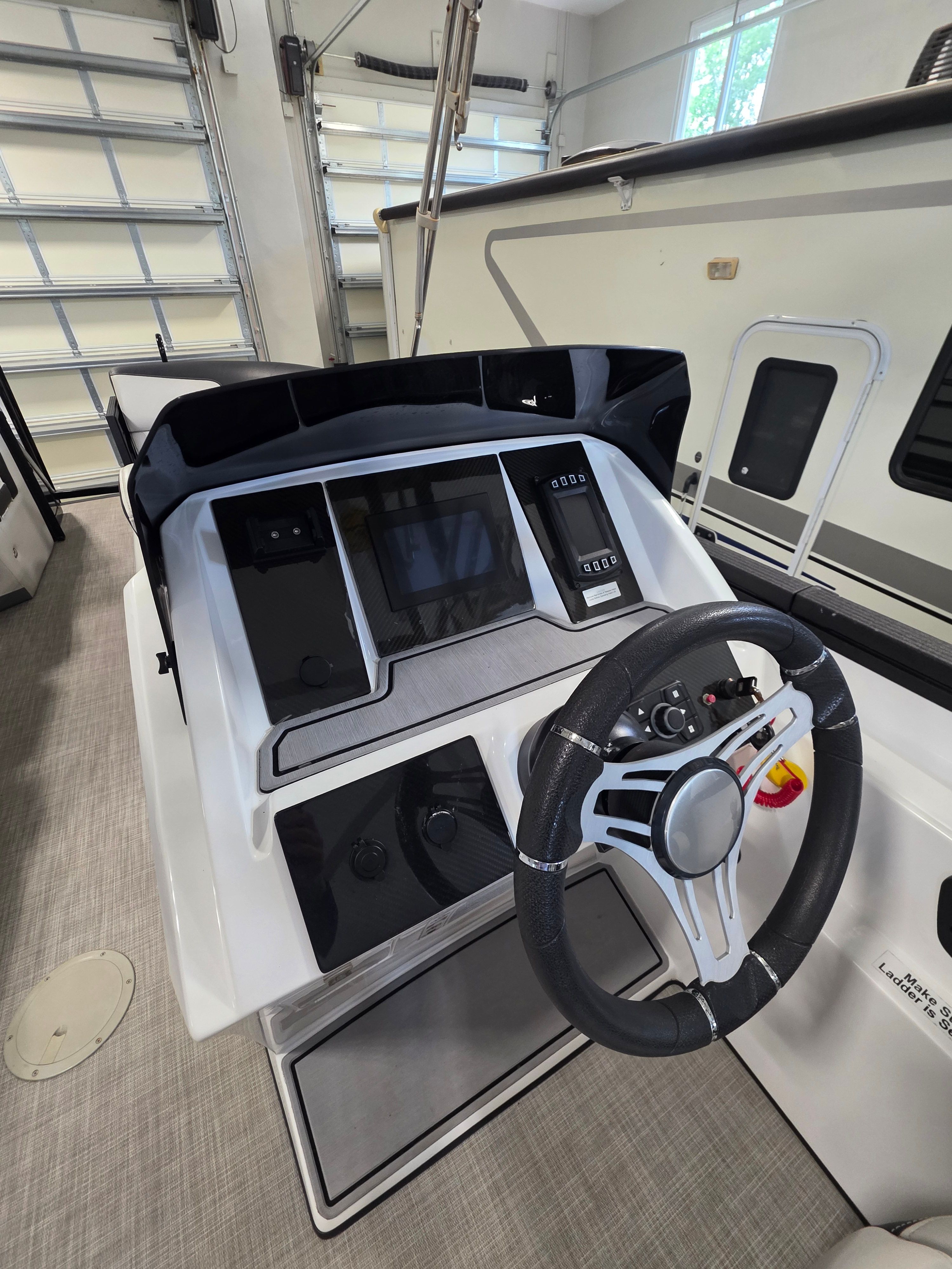 Steering console of Montara SURF BOSS 25 boat, year 2021.
