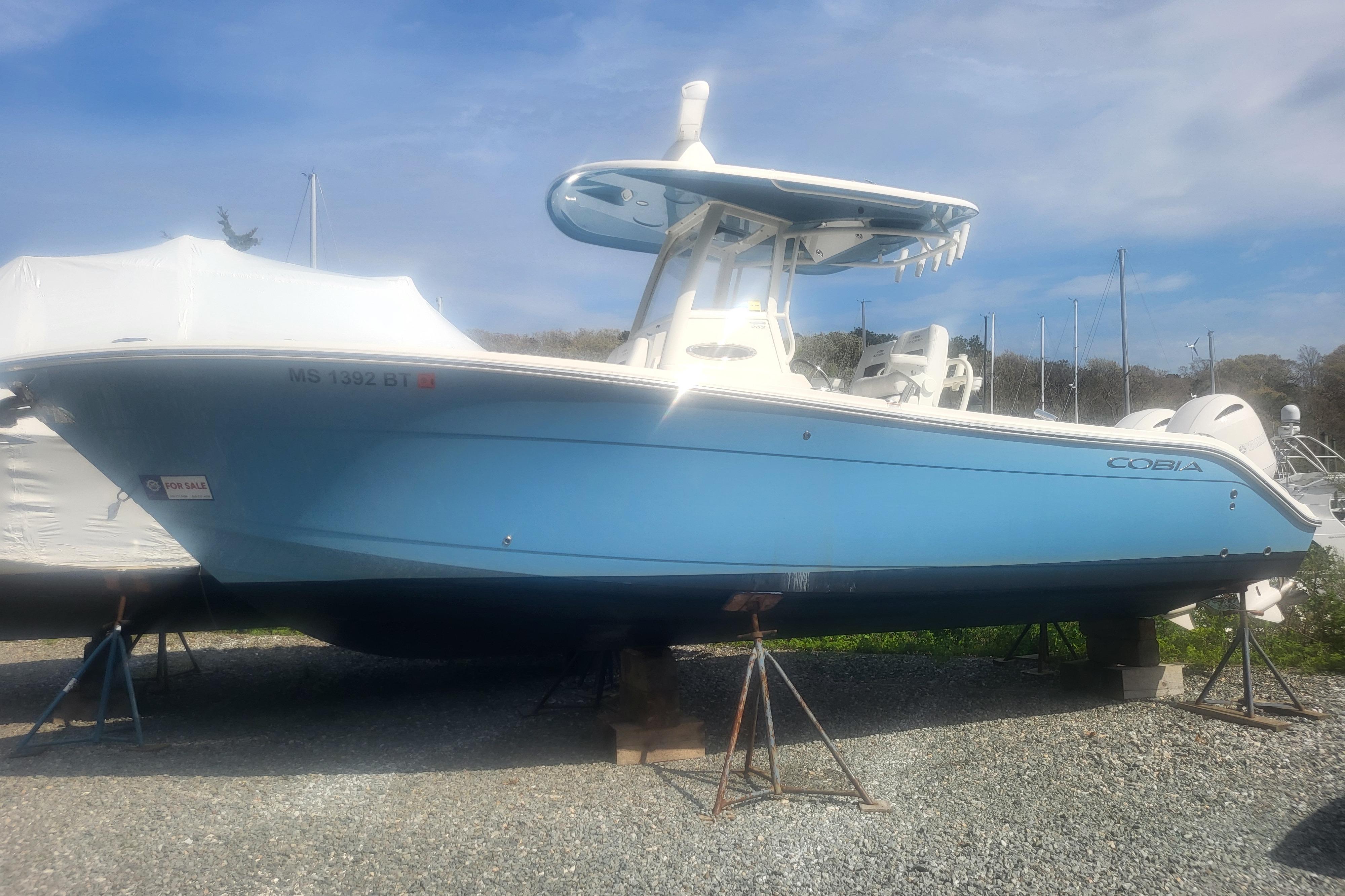 2022 Cobia 262 Center Console