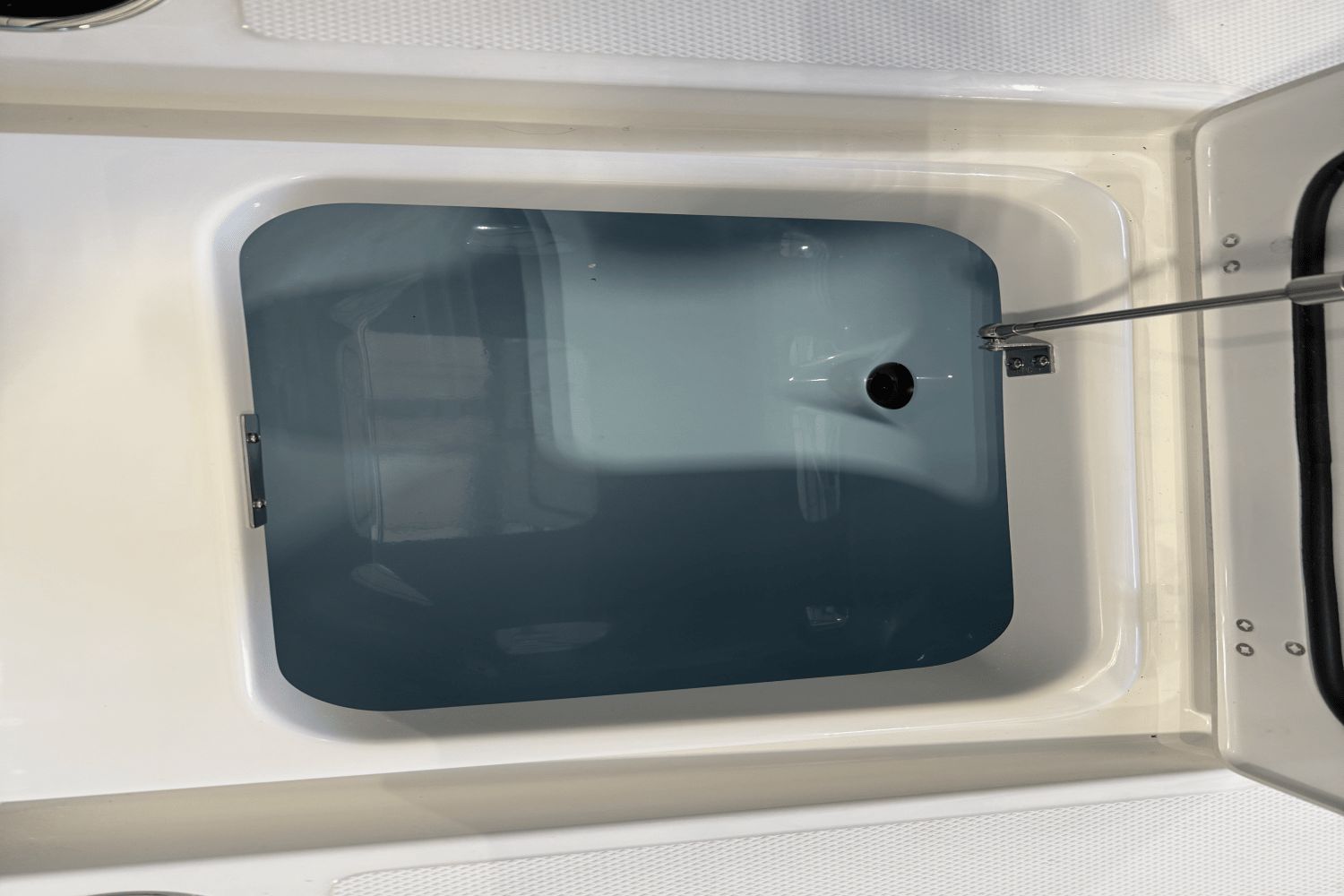 2026 Boston Whaler 250 Dauntless - 8