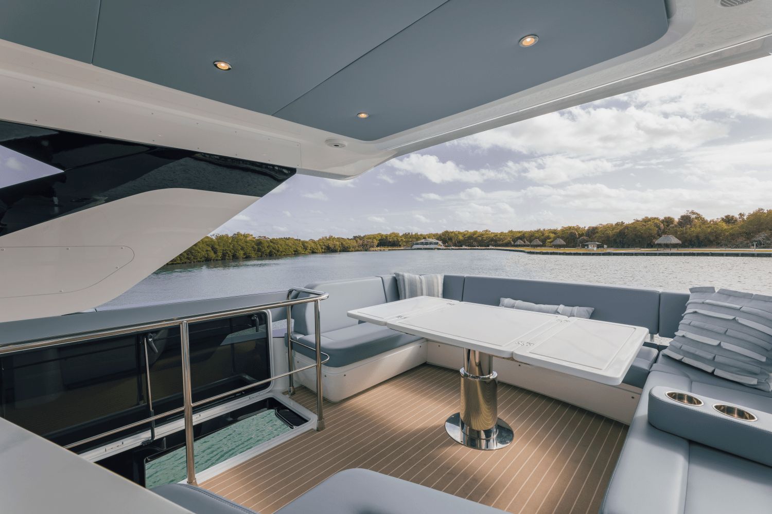 2027 Cruisers Yachts 57 Fly - 46