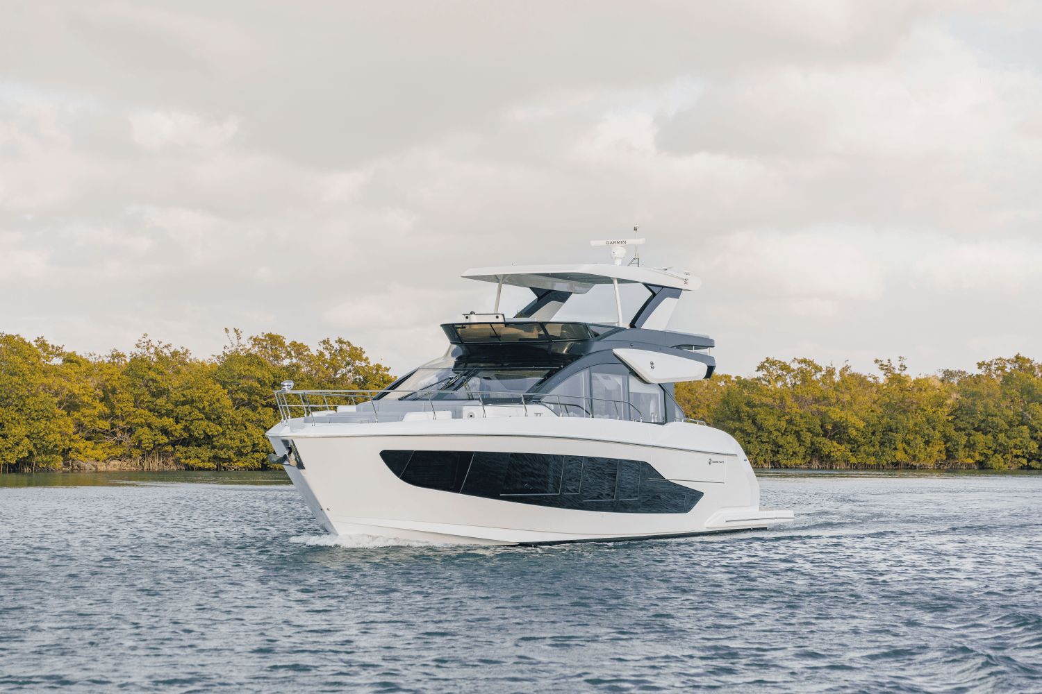 2027 Cruisers Yachts 57 Fly - 30