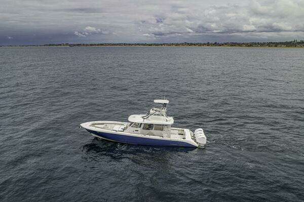 2015 Everglades 435 Center Console