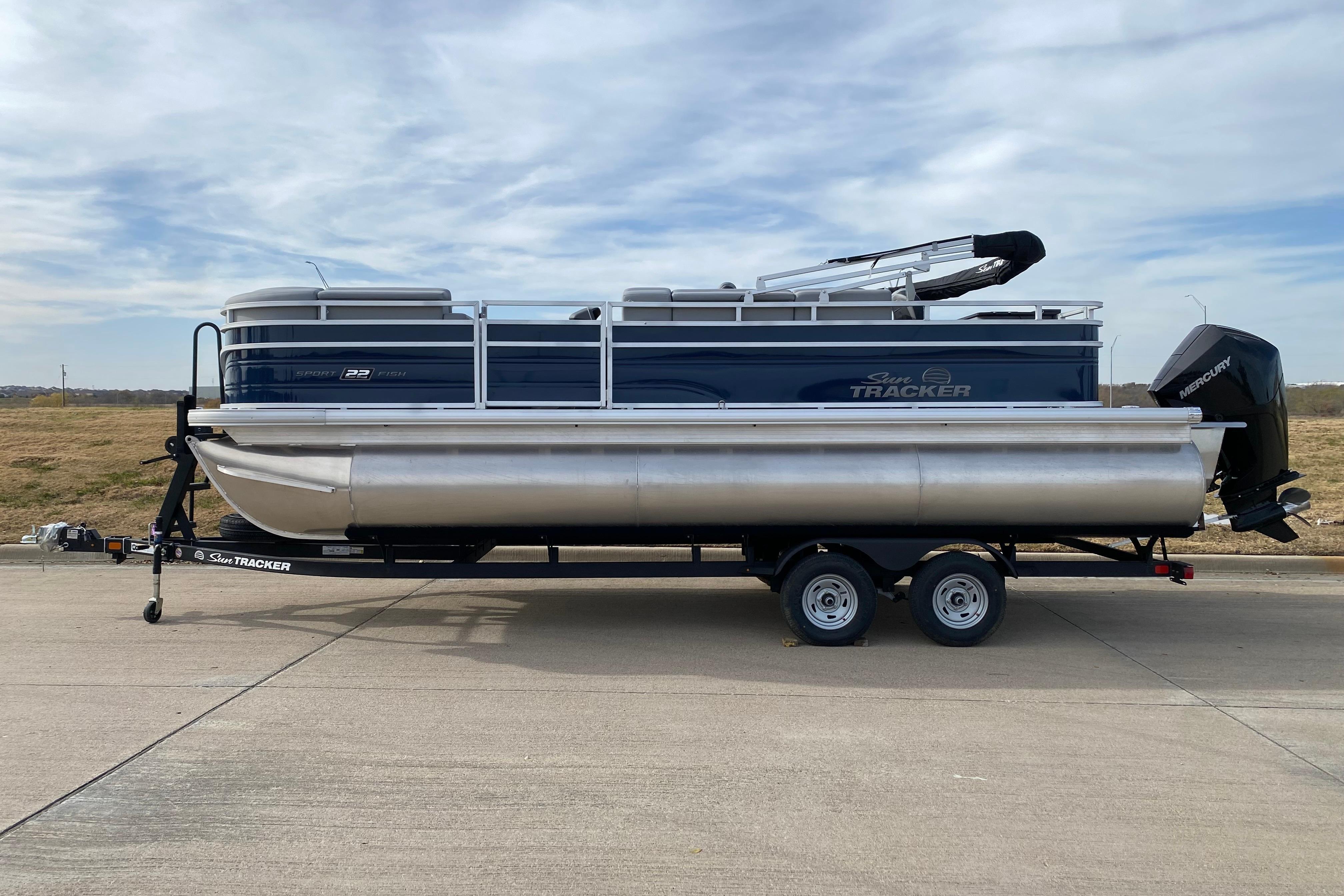 2026 Sun Tracker SportFish 22 XP3
