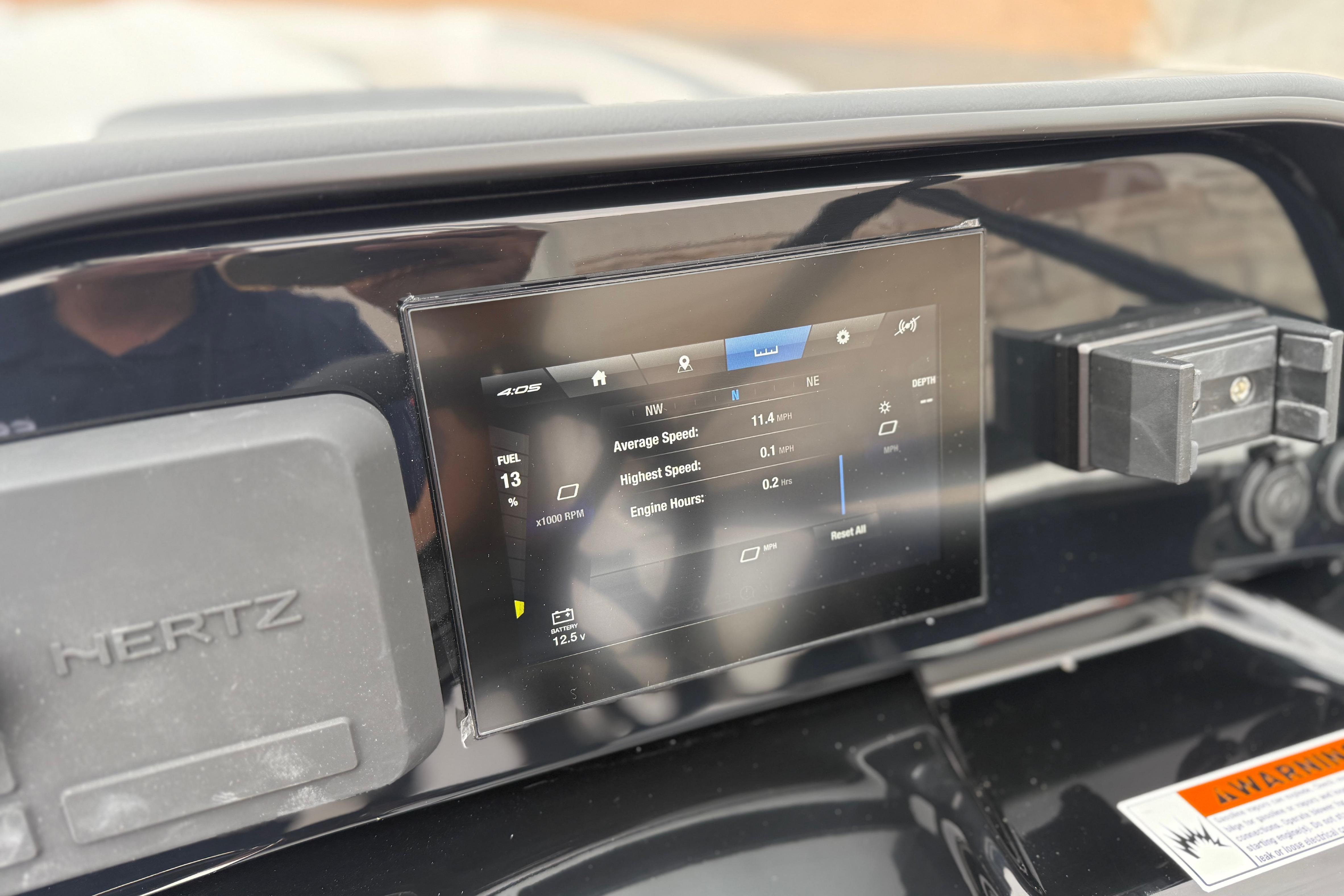 Dashboard display of 2025 Yamaha Boats 195S showing speed and engine data.