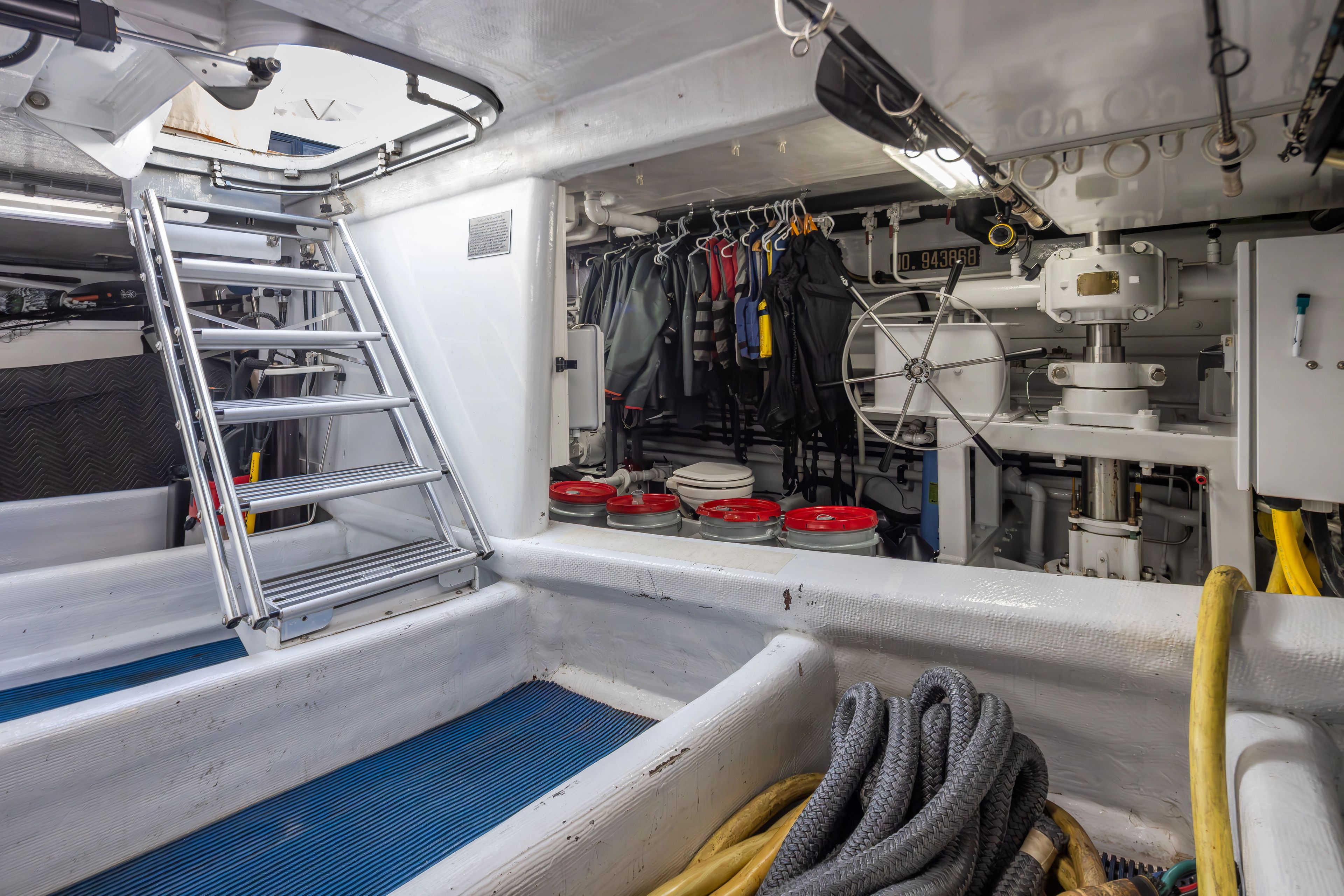 1989 Delta Marine Flybridge Motoryacht - 94