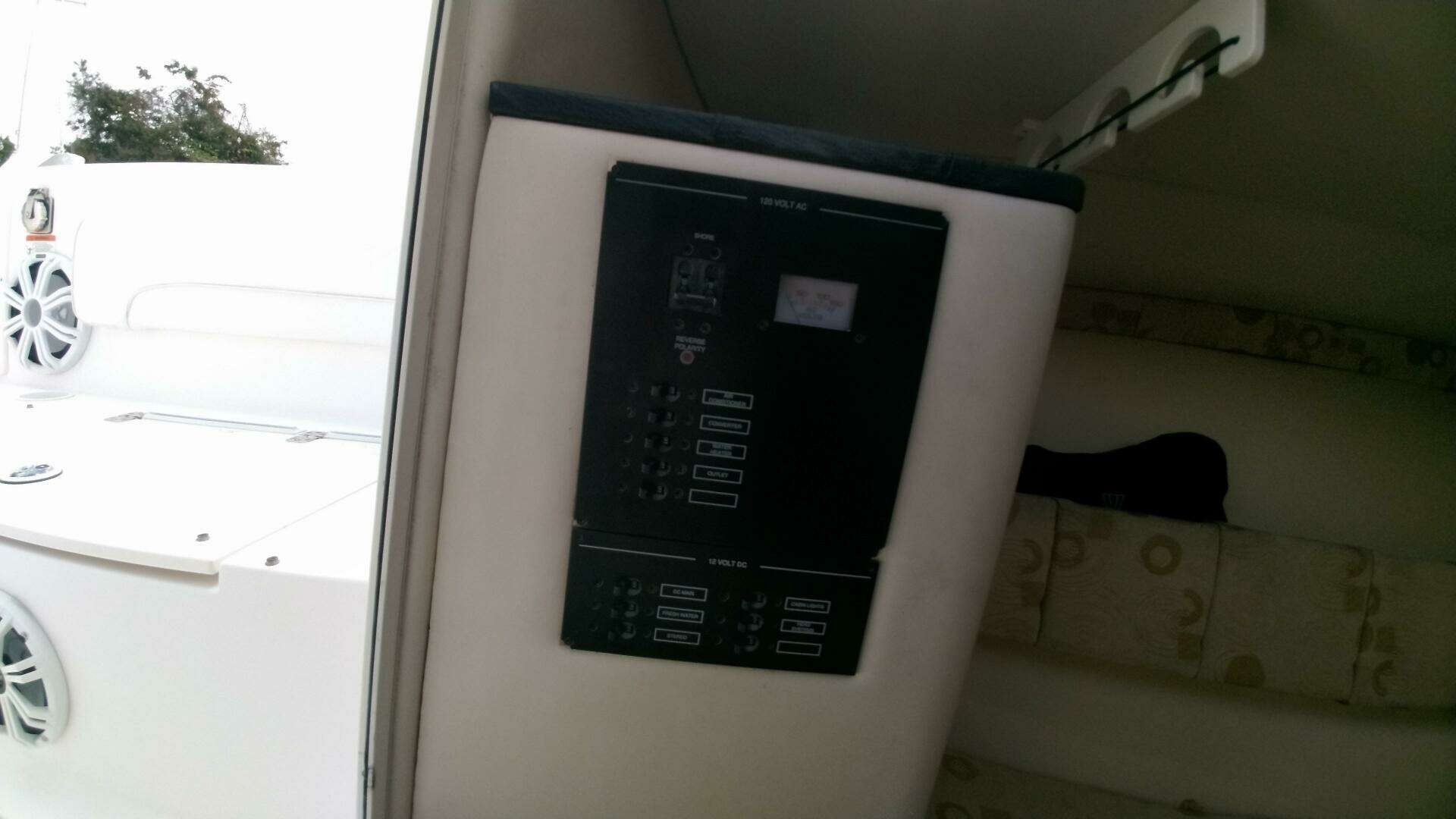 2006 Wellcraft 352 Sport - Image 11