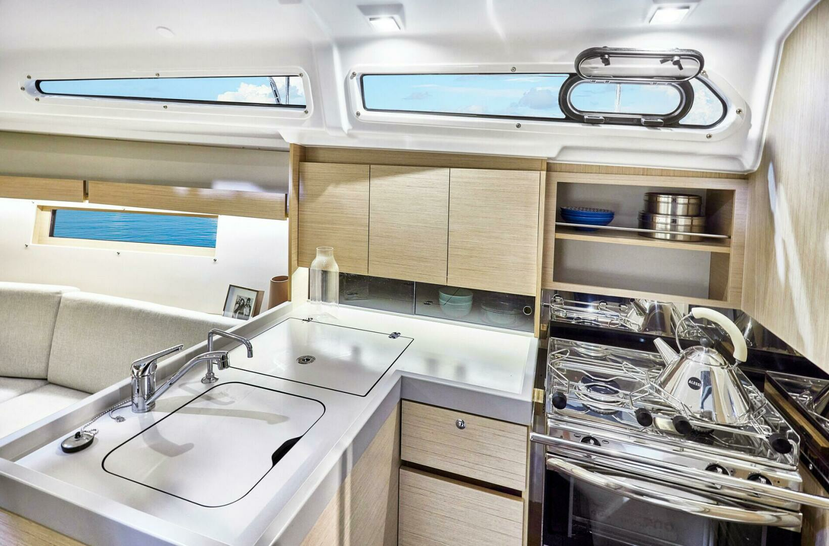 2025 Beneteau Oceanis 34.1 - Image 4