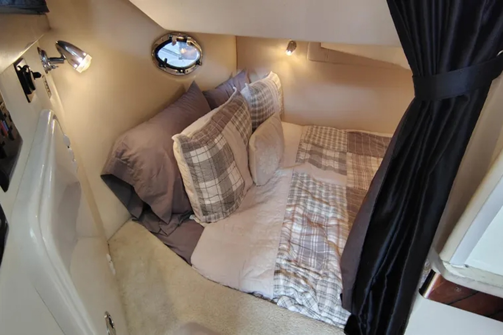 2008 Regal 2565 Window Express - Image 26