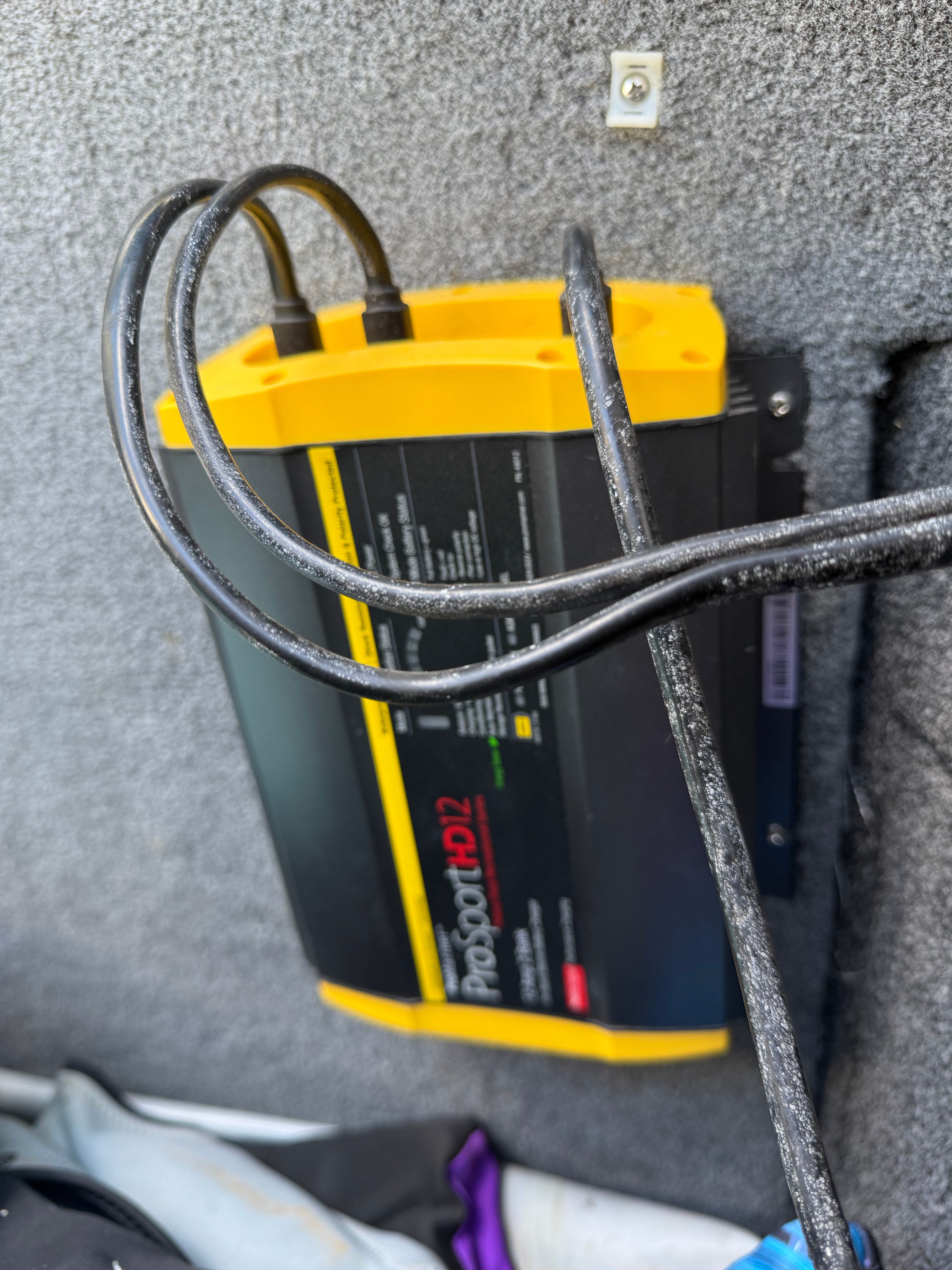 ProSport HD2 charger in a 2012 Custom Z3 vehicle.