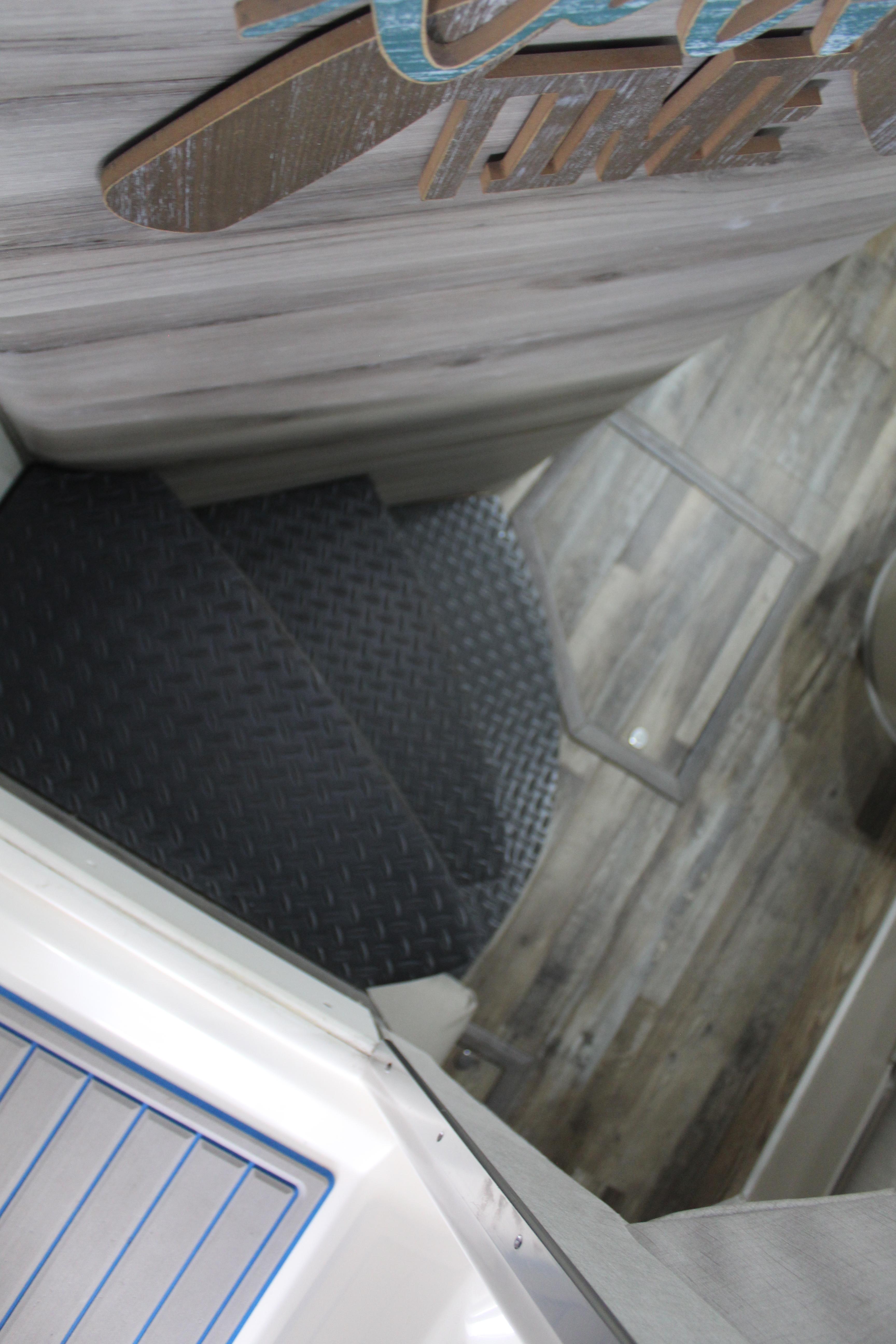 1999 Cruisers Yachts 3075 Rogue - 25